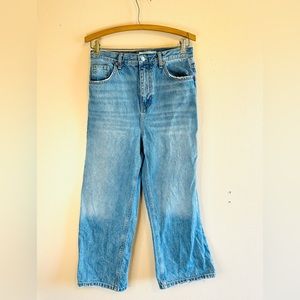TOPSHOP Lightwash Crop Straight Leg Jeans size 28